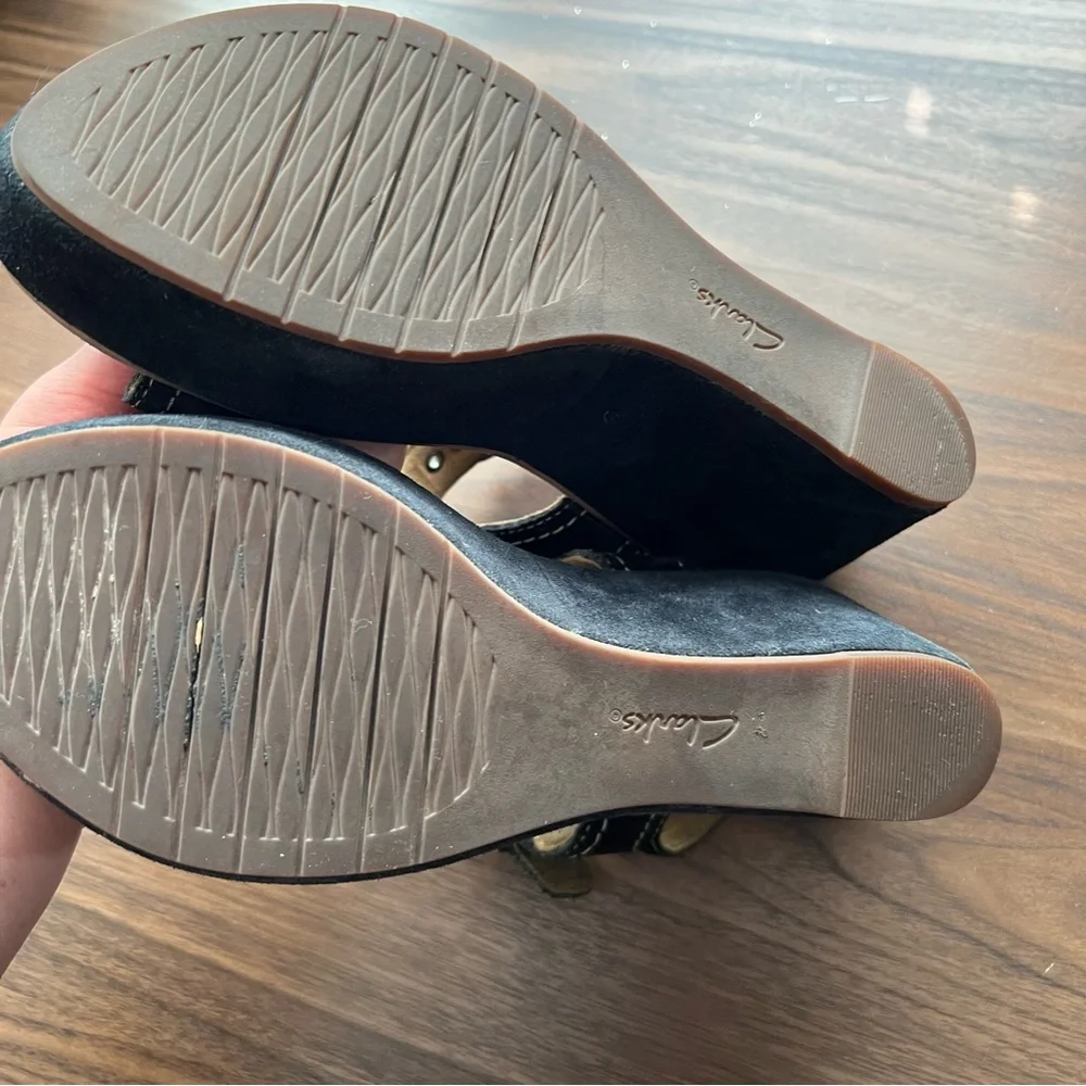 Clarks Women's Aisley Orchid Wedge Sandal, Black Suede, Size 9